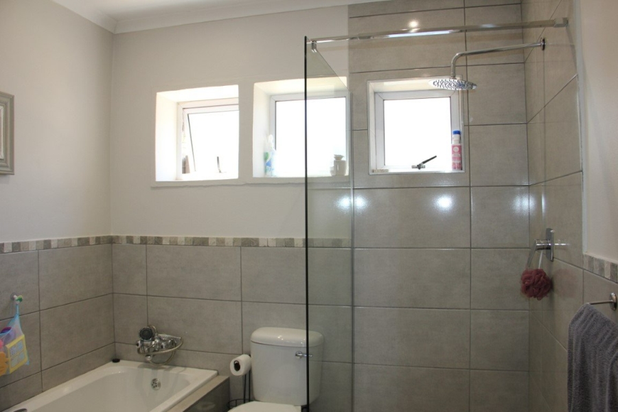 To Let 3 Bedroom Property for Rent in Heldervue Western Cape